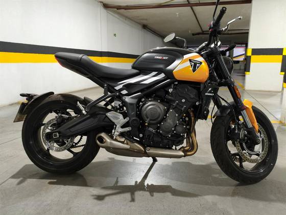 TRIUMPH TRIDENT 660 
